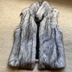 New White House Black Market Faux Fur Vest. Size Large